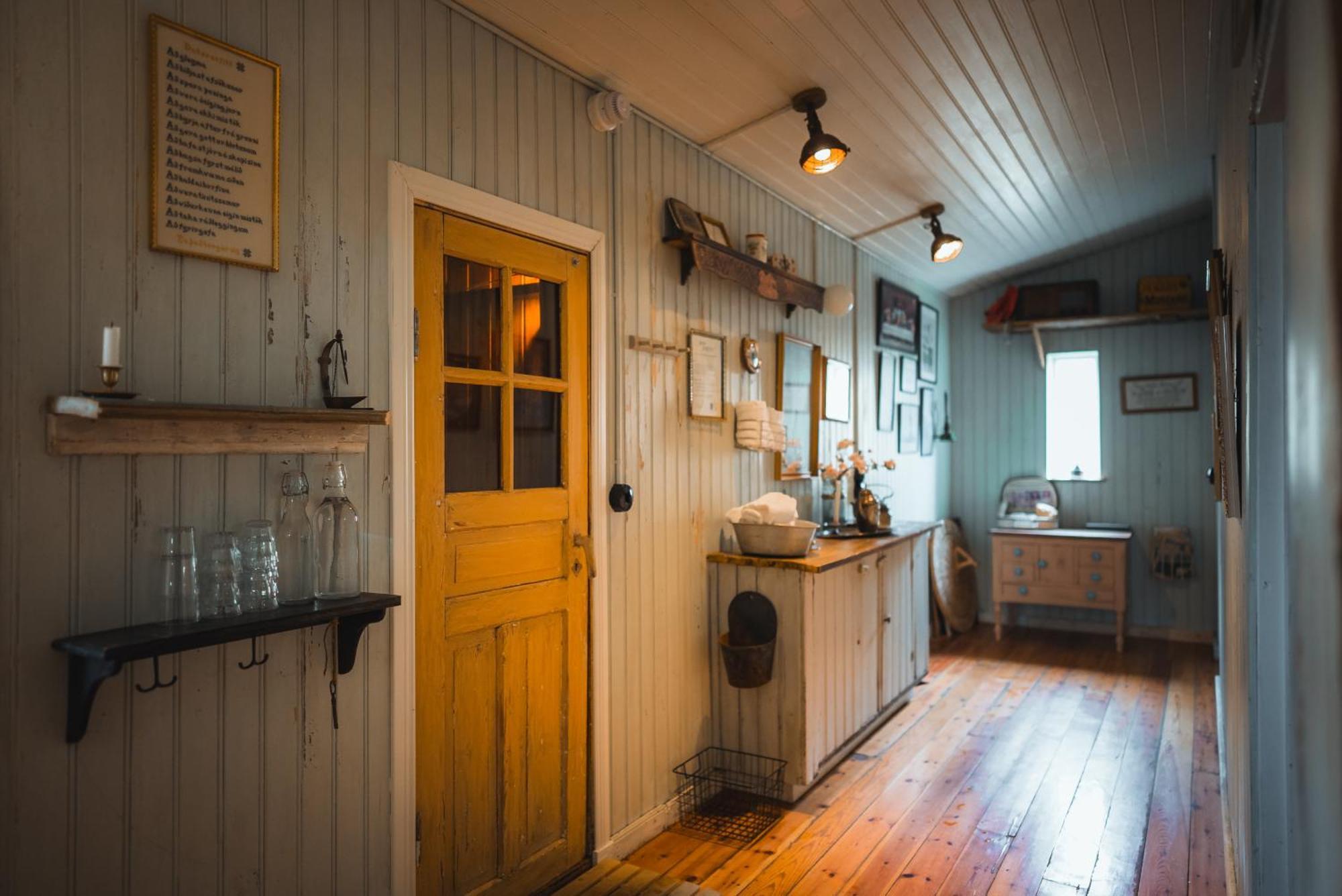 Wilderness Center / Obyggthasetur Islands Hotel Buitenkant foto