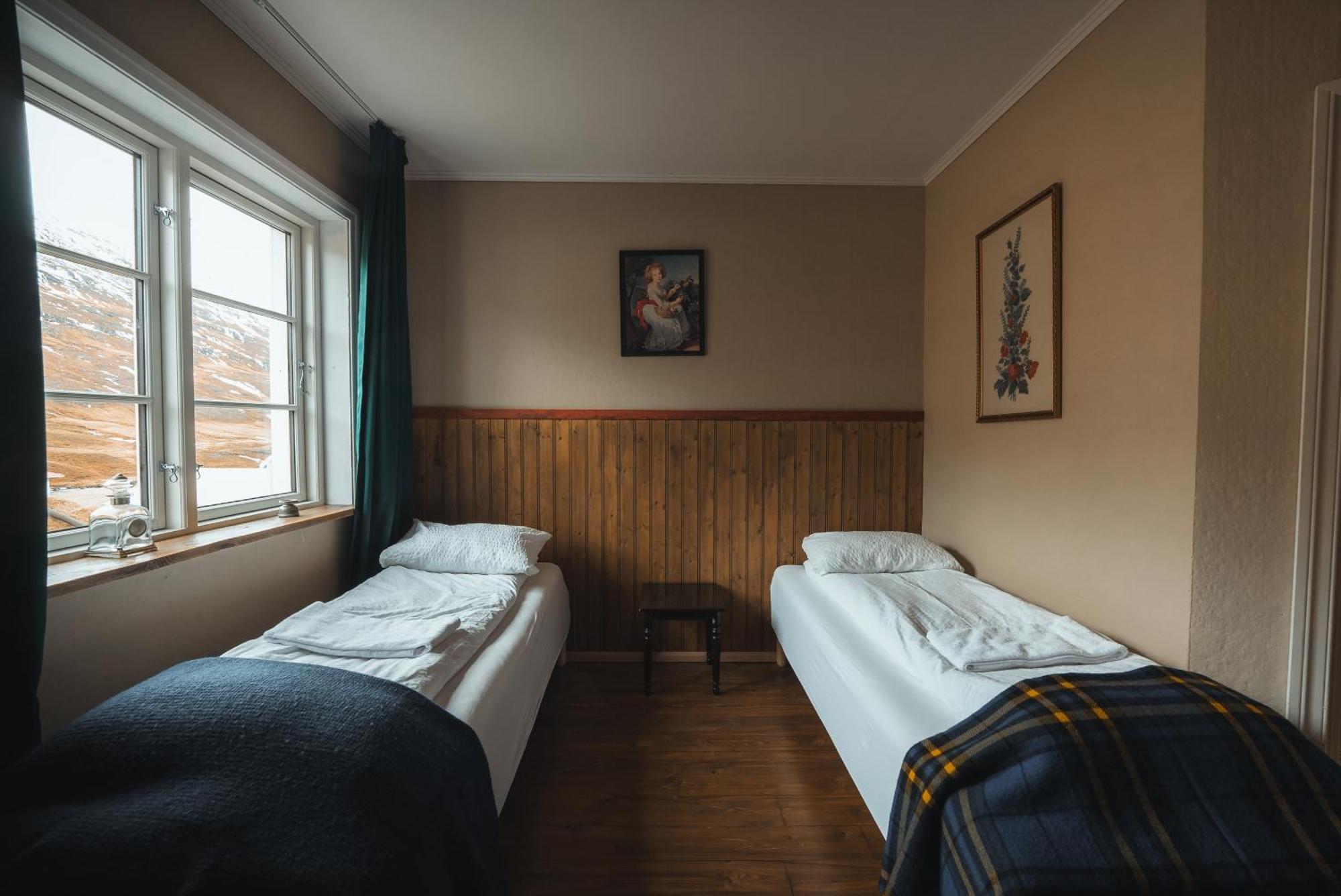 Wilderness Center / Obyggthasetur Islands Hotel Buitenkant foto