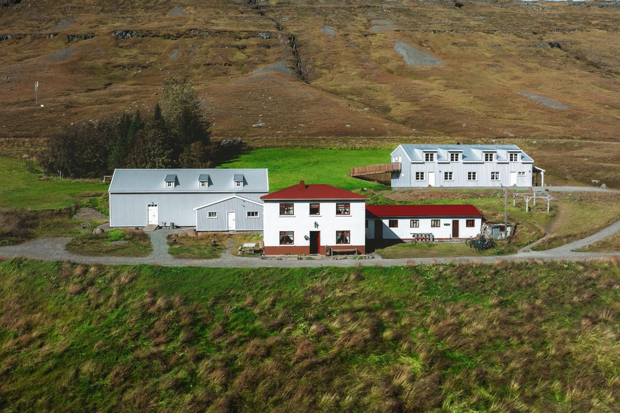 Wilderness Center / Obyggthasetur Islands Hotel Buitenkant foto
