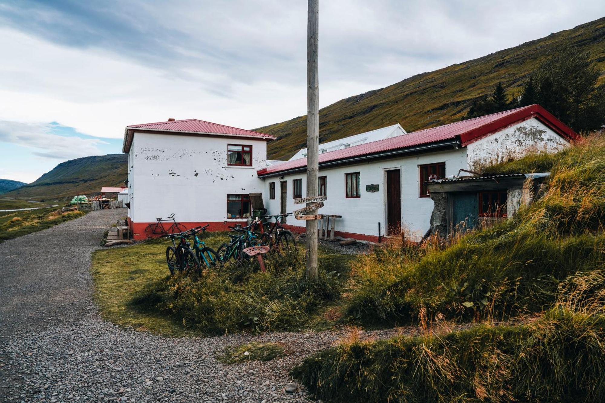 Wilderness Center / Obyggthasetur Islands Hotel Buitenkant foto